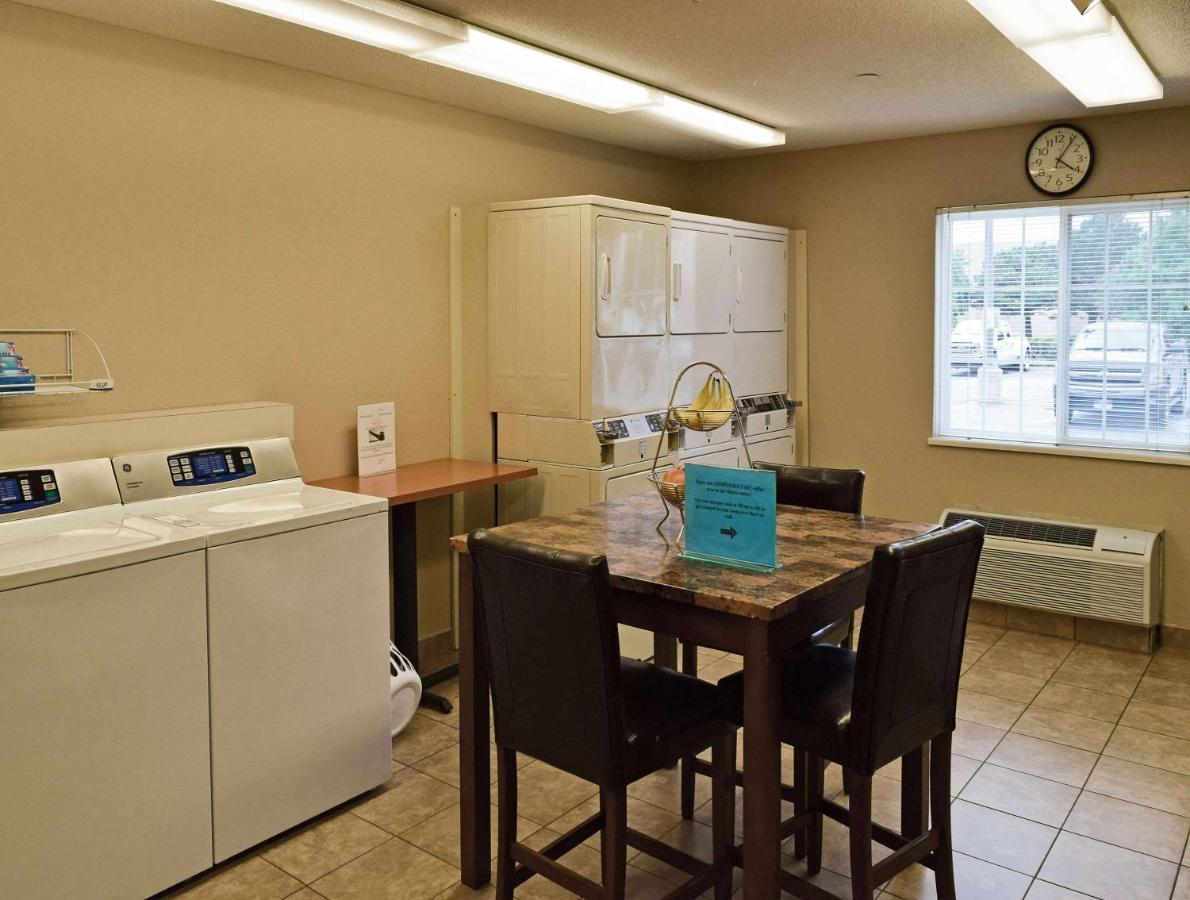 Mainstay Suites- Kansas City Силвър Спринг Екстериор снимка